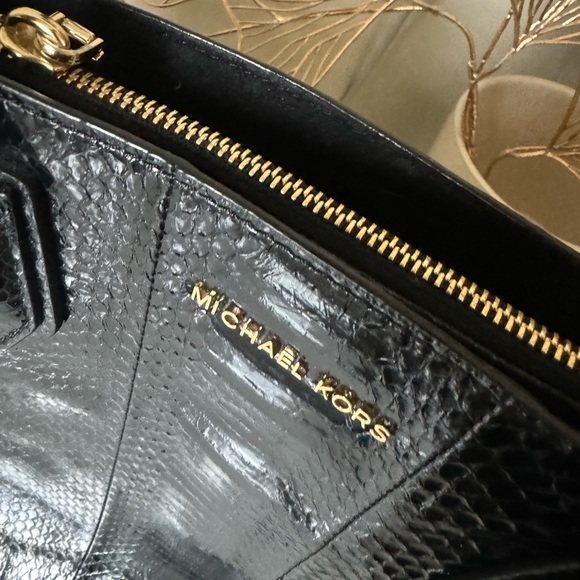 Michael Kors black snake skin shoulder bag - Picture 2 of 5